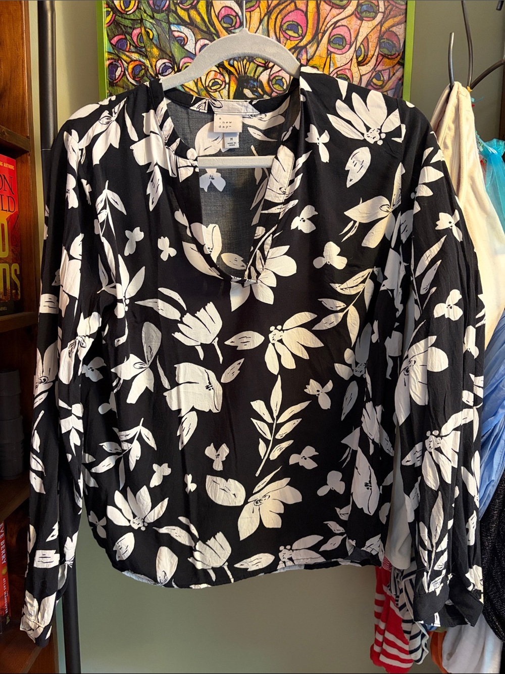 a new day Black and White Floral V-Neck Blouse